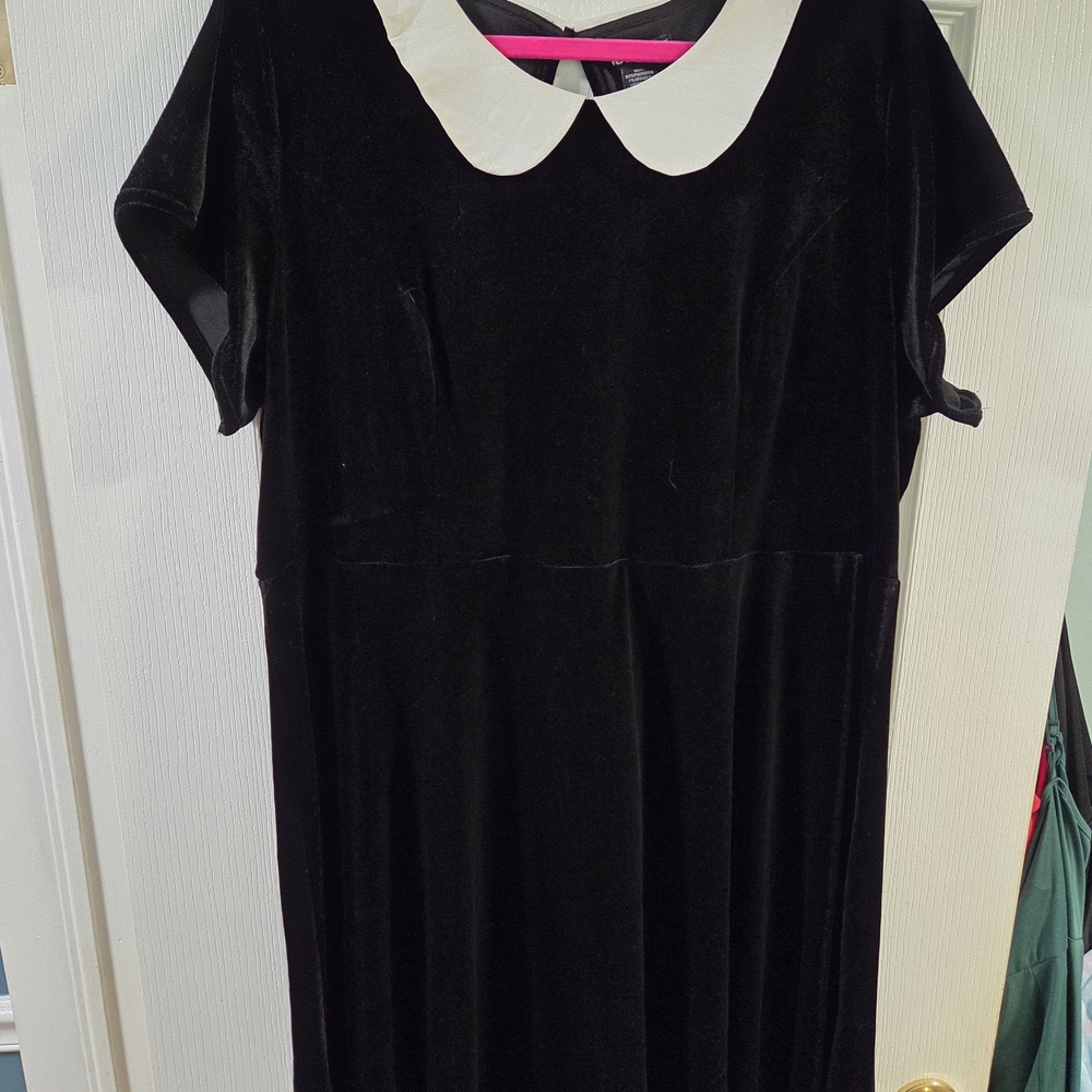 Hot Topic "Wednesday" Black Velvet White Collar Dress- Size 3x - Picture 5 of 9